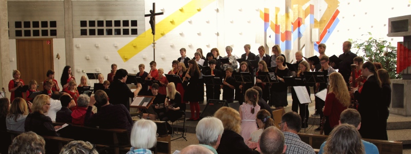 Windkanal und der Chor der Gemeinde Heilig Geist beim Sommerkonzert 2015