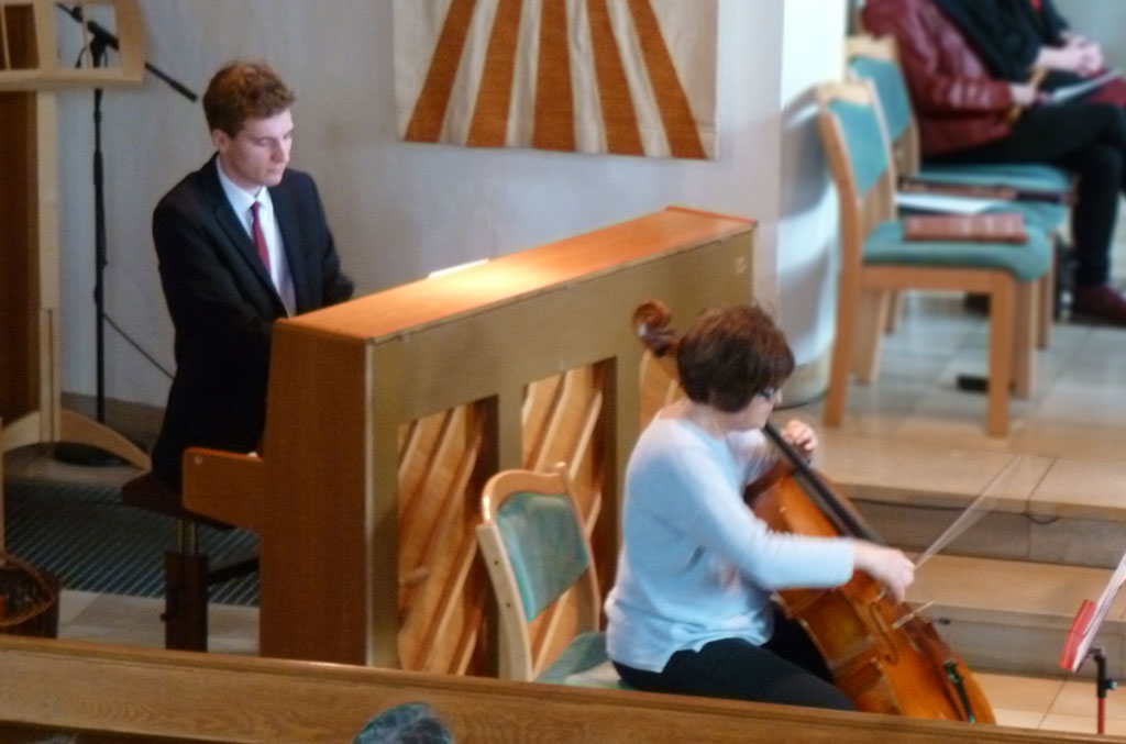 Johannes Krah an Klavier und Orgel und Maike Markus am Cello ergänzten wunderbar das Klangerlebnis