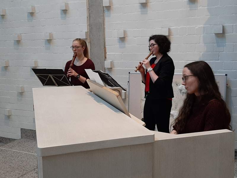 Gesa, Christina und Franziska mit 'Jesu bleibet meine Freude' von Bach