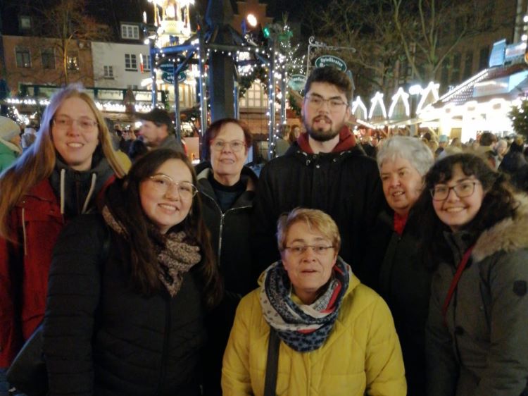 Kleiner Abstecher zum Weihnachtsmarkt (hier nur ein Teil der Reisegruppe)