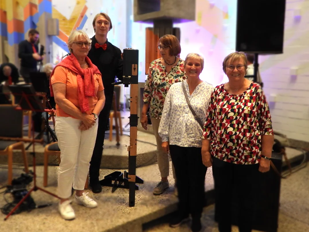 Die Delegation der Frauen für Lemgo, unser Subbassist Niklas und der nagelneue Paetzold-Subbass