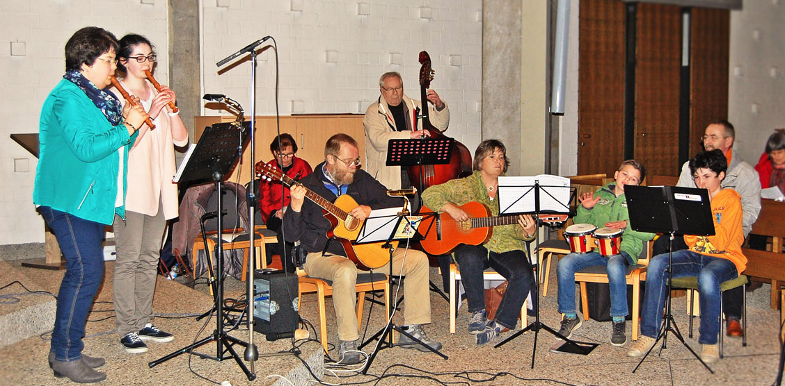 Musizierende beim Weltgebetstag 2016 in Lemgo